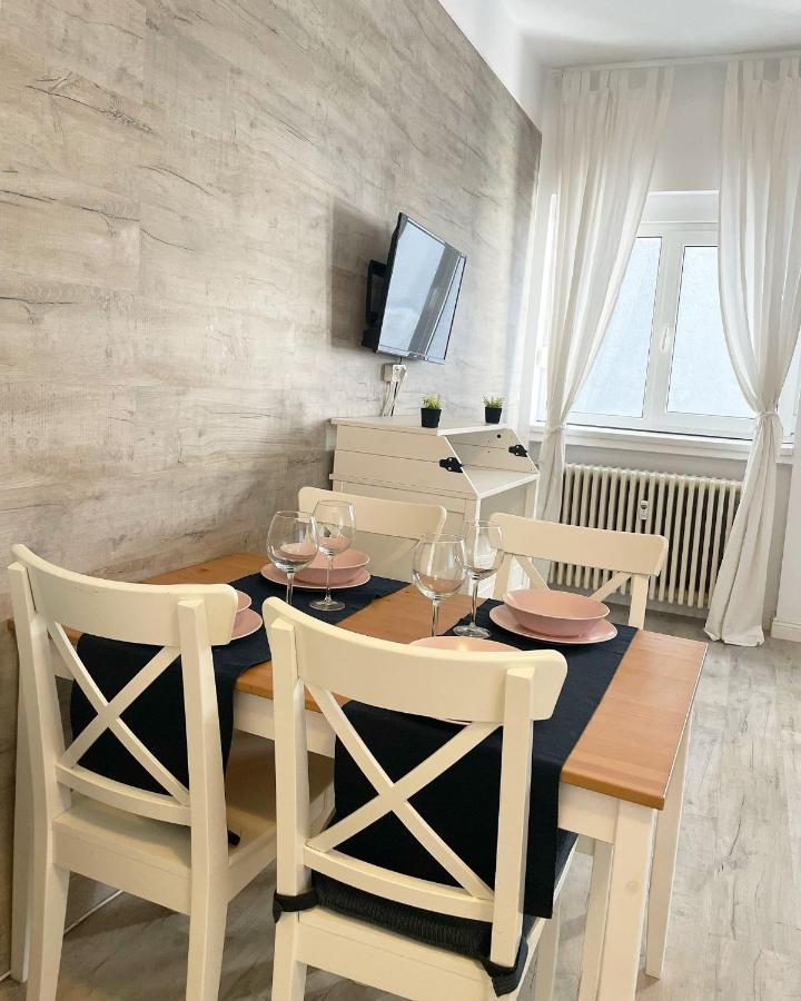 White Apartment Bucarest Esterno foto