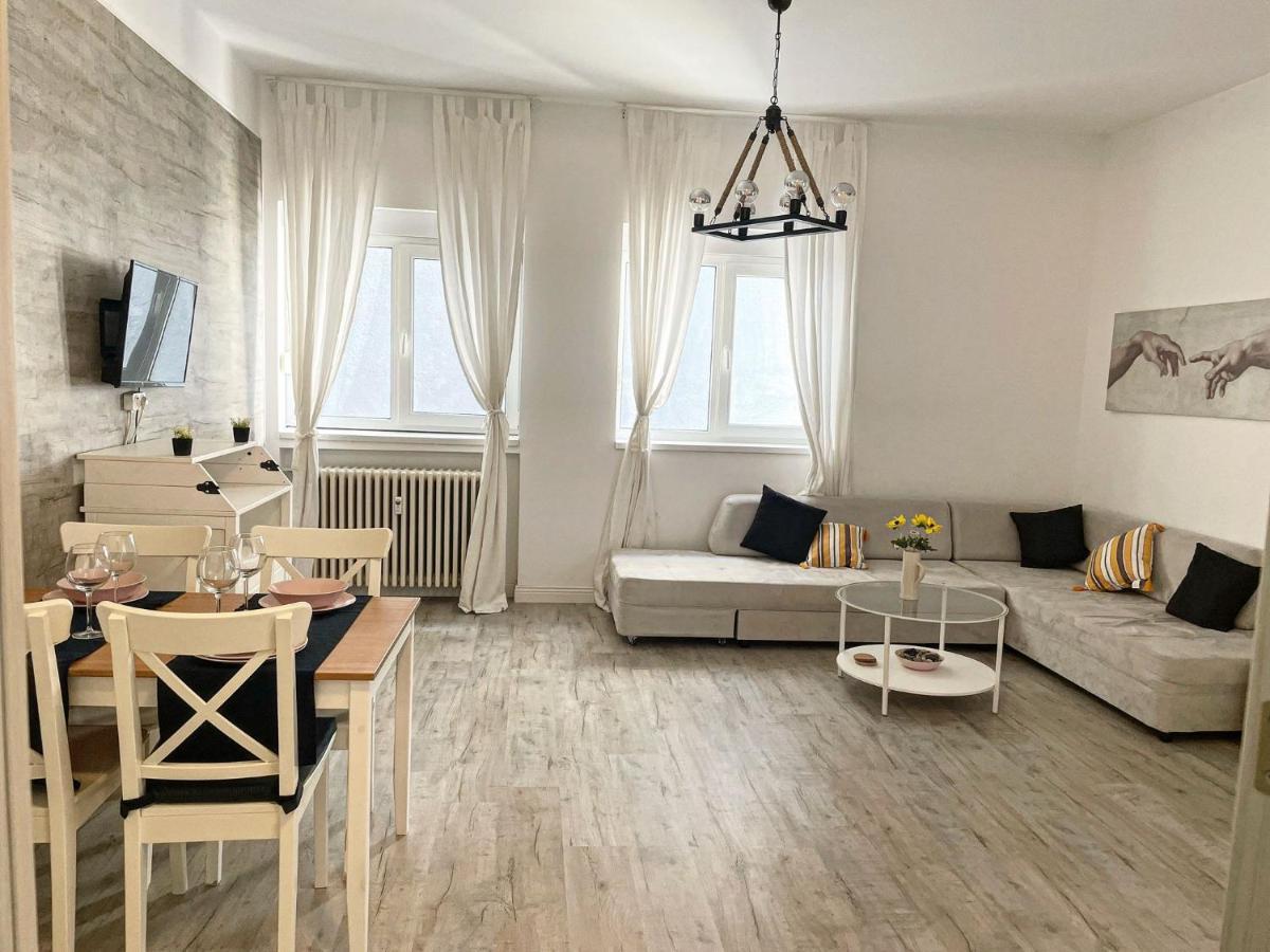 White Apartment Bucarest Esterno foto