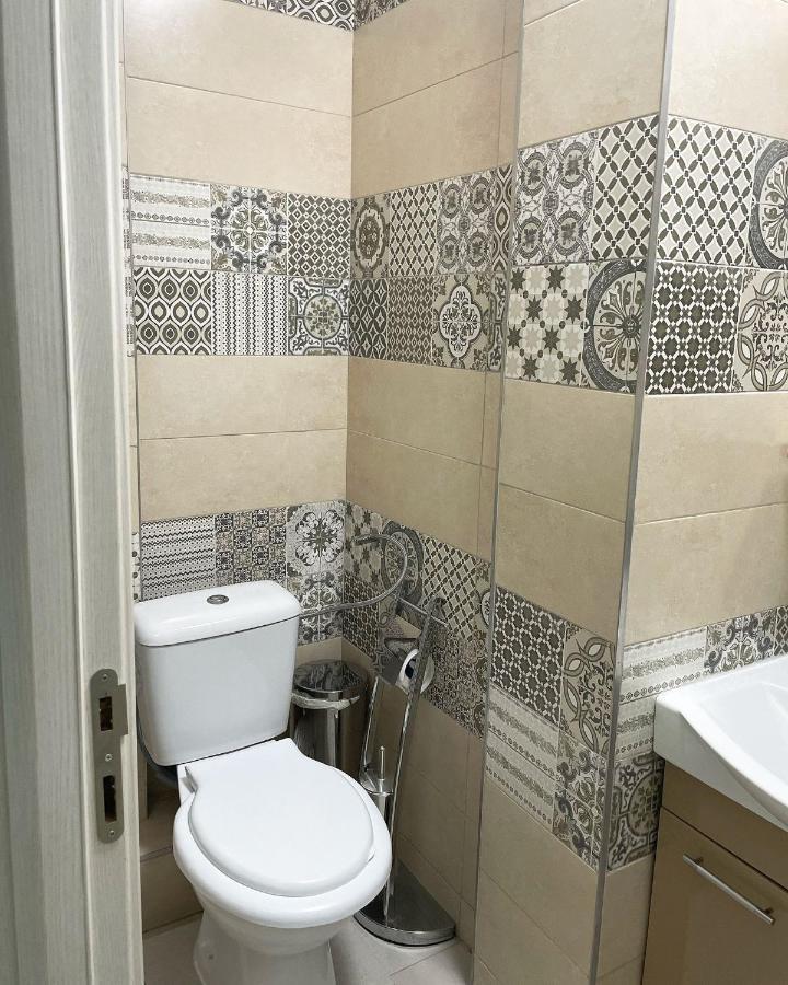 White Apartment Bucarest Esterno foto